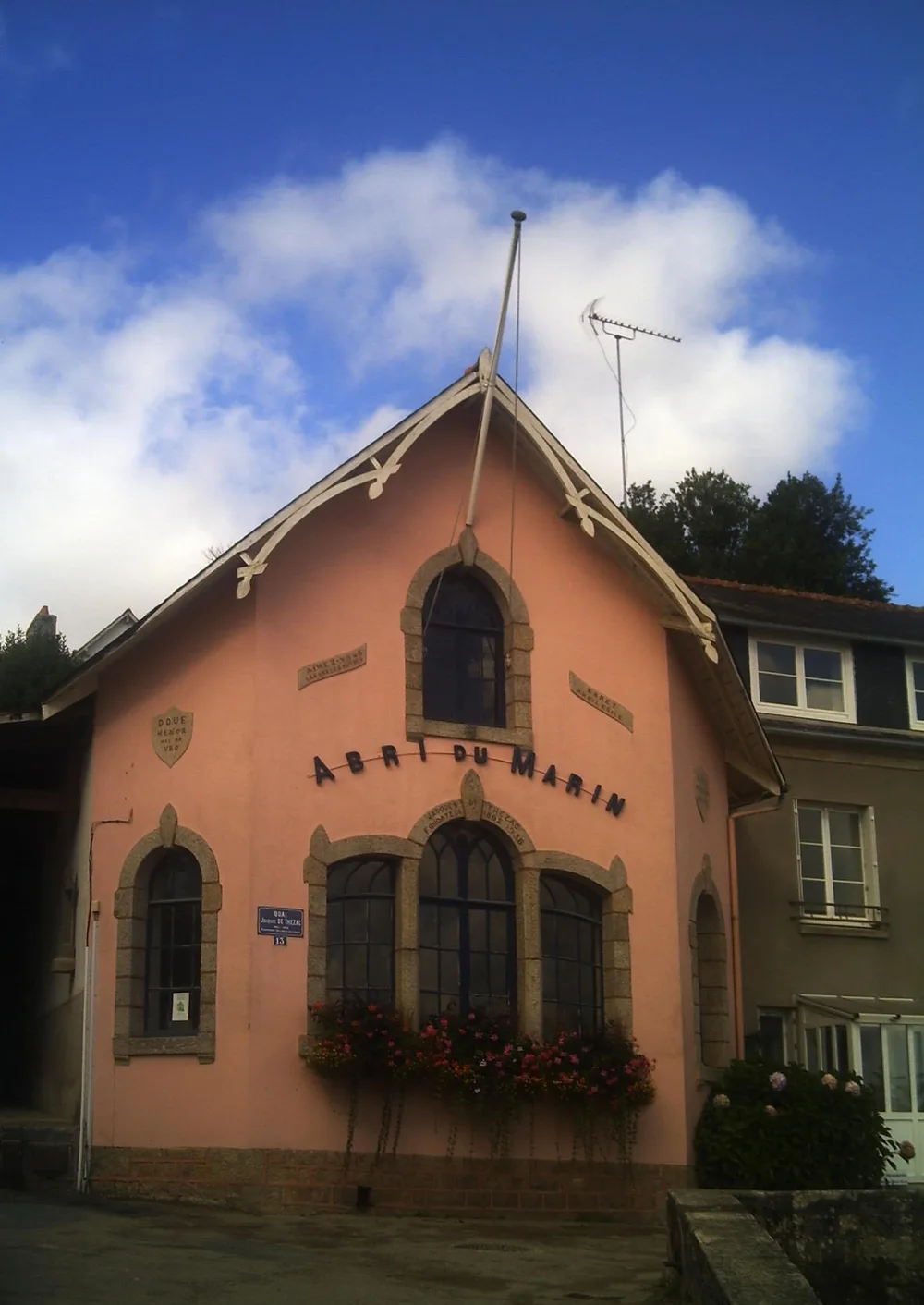 View of Combrit